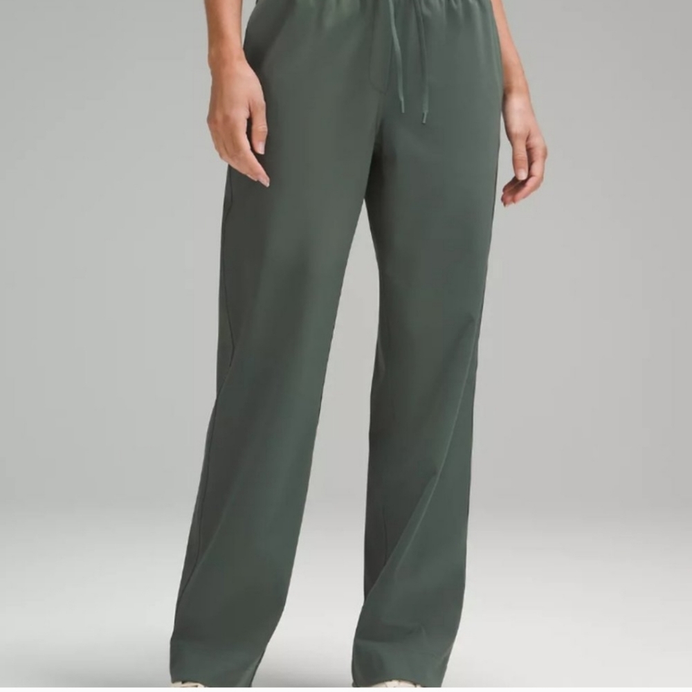 NWT LULULEMON Straight-Leg Mid-Rise Luxtreme Pant Regular